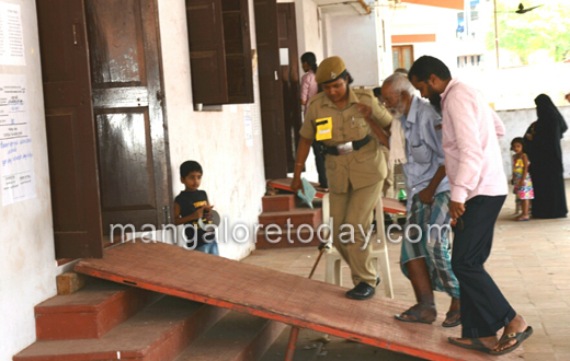 Lok Sabha polling underway in mangalore